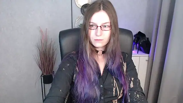 emmaxDelight online show from October 7, 2025, 5:30 am