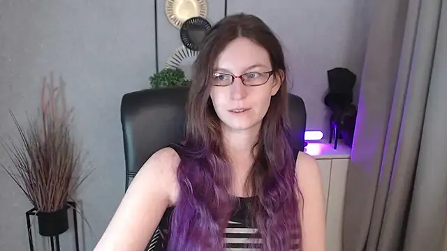 emmaxDelight online show from November 18, 2025, 6:39 am