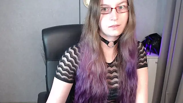 emmaxDelight online show from October 22, 2025, 5:29 am