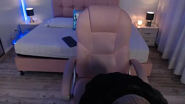 zoe jones13 online show from January 7, 2026, 3:55 am