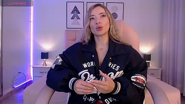 zoe jones13 online show from March 19, 2025, 10:00 am