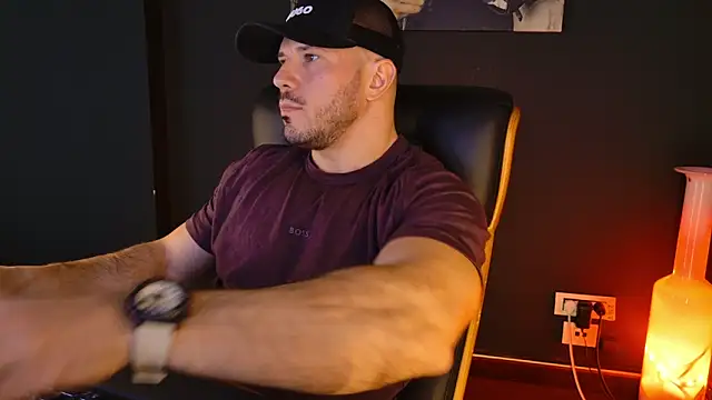 AngeloEric online show from December 15, 2025, 11:49 am