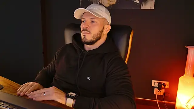 AngeloEric online show from December 5, 2025, 12:26 pm