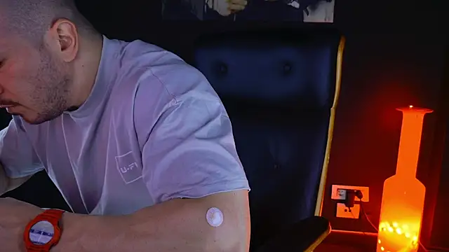 AngeloEric online show from February 9, 2025, 10:00 pm