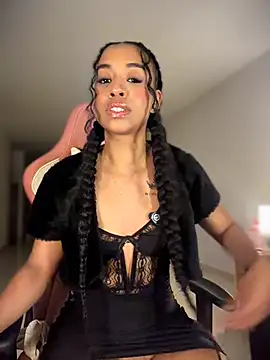 bella  honey online show from June 12, 2026, 4:43 am