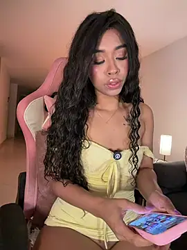 Snapshot of bella__honey chatting on April 27, 2026, 1:47 am bella honey online show from April 27, 2026, 1:47 am