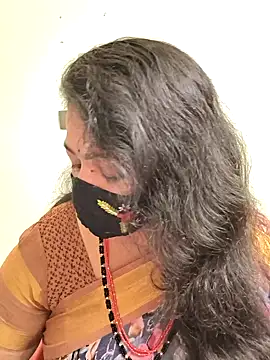 neelu-hoty online show from October 16, 2025, 12:13 pm