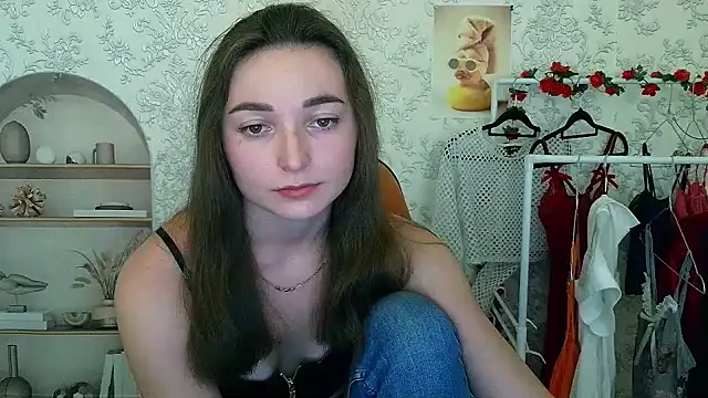  Barbie Kiss  online show from November 10, 2025, 4:12 pm