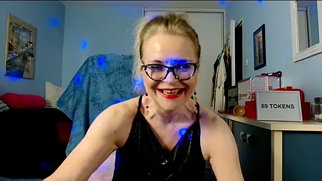 sexyjennyeu online show from March 11, 2026, 9:42 pm