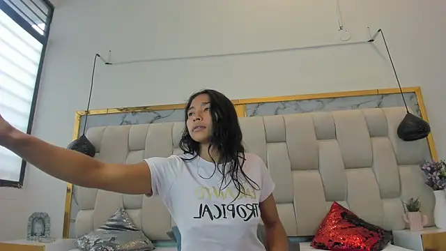 Snapshot of Hanna_lens chatting on June 6, 2026, 7:08 pm Hanna lens online show from June 6, 2026, 7:08 pm