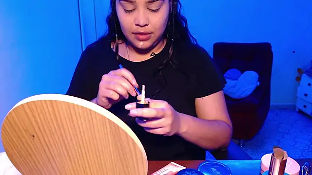 Snapshot of VenussTits97 chatting on March 22, 2026, 12:03 am VenussTits97 online show from March 22, 2026, 12:03 am