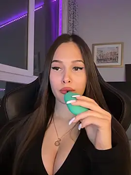 Snapshot of EricaWalls chatting on March 25, 2026, 7:24 pm EricaWalls online show from March 25, 2026, 7:24 pm