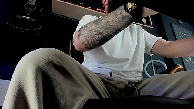 axxelrich  online show from March 2, 2025, 12:03 pm