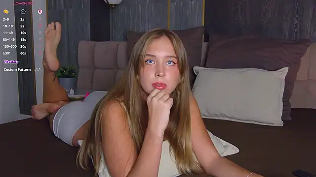 LoraineLuff online show from March 4, 2026, 3:09 pm