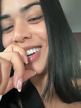 Laisabrazil online show from November 29, 2025, 2:17 pm