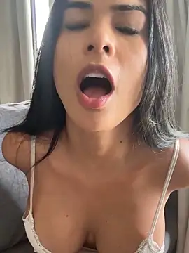 Laisabrazil online show from February 5, 2026, 5:42 pm