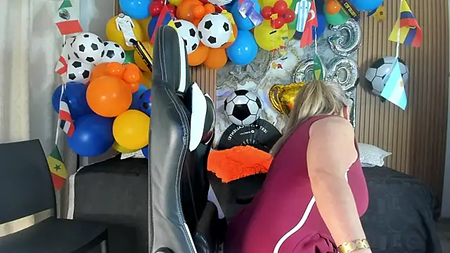 Danna topless online show from July 11, 2026, 12:05 pm
