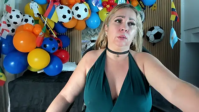 Danna topless online show from June 30, 2026, 12:16 pm