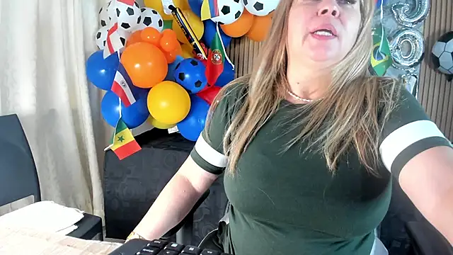 Danna topless online show from July 2, 2026, 12:22 pm