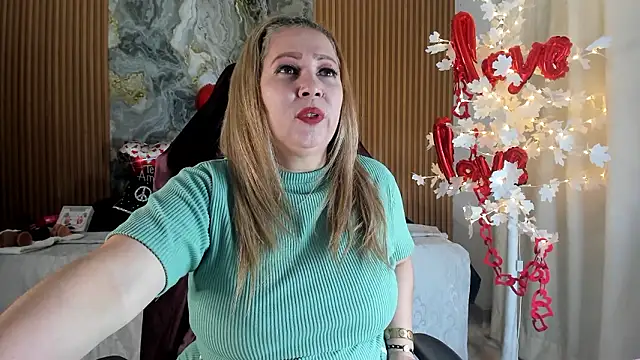 Snapshot of Danna_topless chatting on March 14, 2026, 12:11 pm Danna topless online show from March 14, 2026, 12:11 pm