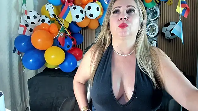 Danna topless online show from June 24, 2026, 12:04 pm