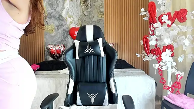 Snapshot of Danna_topless chatting on March 13, 2026, 12:10 pm Danna topless online show from March 13, 2026, 12:10 pm