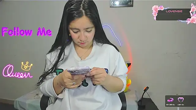 Snapshot of litle_mily_ chatting on July 23, 2026, 10:06 pm litle mily online show from July 23, 2026, 10:06 pm