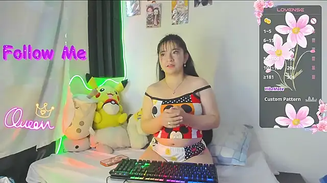 Snapshot of litle_mily_ chatting on June 12, 2026, 10:07 pm litle mily online show from June 12, 2026, 10:07 pm