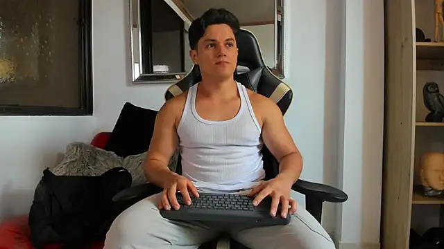 julian wallace online show from April 28, 2026, 3:49 pm