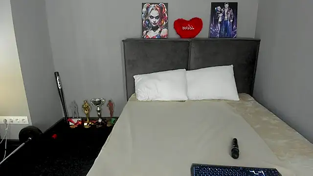 MuscleXXXBarbie online show from August 6, 2026, 4:18 am