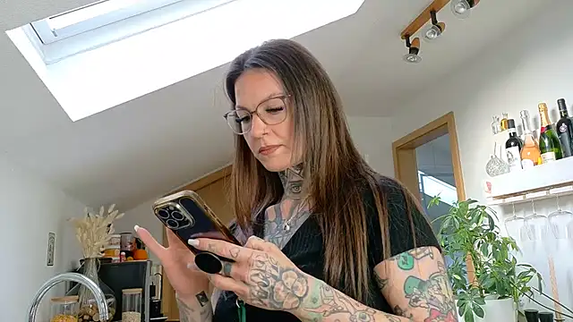 BrownieyQueen online show from March 22, 2025, 7:04 am