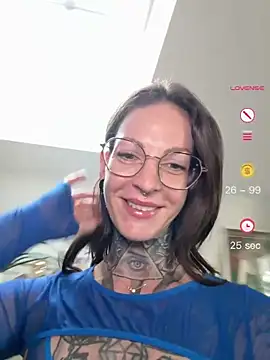 Snapshot of BrownieyQueen chatting on May 18, 2026, 4:45 pm BrownieyQueen online show from May 18, 2026, 4:45 pm