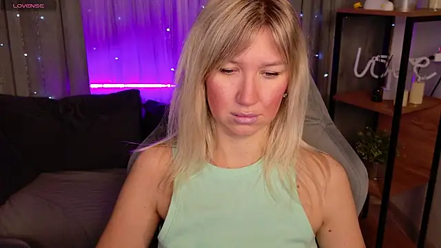 MilaBott online show from November 14, 2025, 8:12 pm