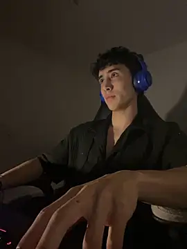 gojo satoru 18 online show from November 18, 2025, 4:05 am