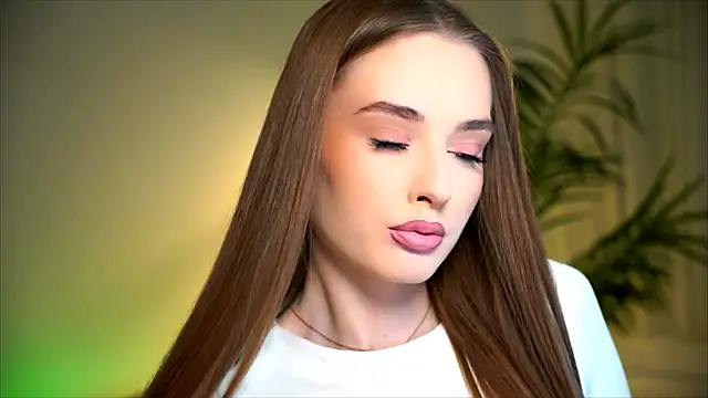 petitegonwiild online show from October 26, 2025, 7:25 pm