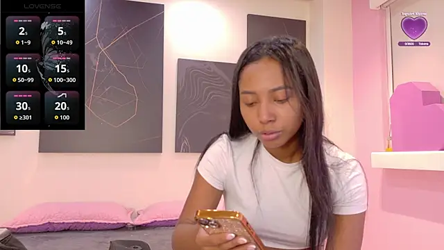 GabrielaLugo online show from June 14, 2026, 12:50 pm