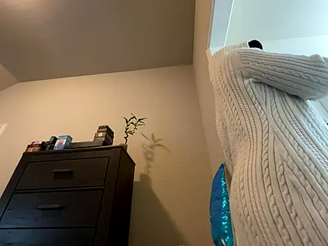 wynterheat online show from December 1, 2025, 5:25 pm