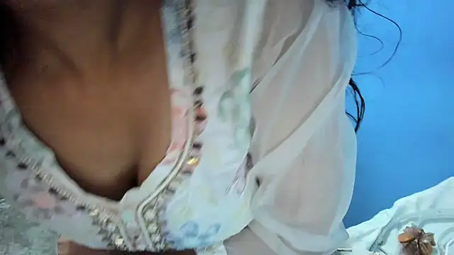 aarjulove online show from October 2, 2025, 9:12 am