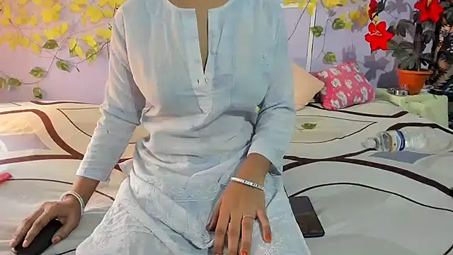 aarjulove online show from June 16, 2026, 10:15 am