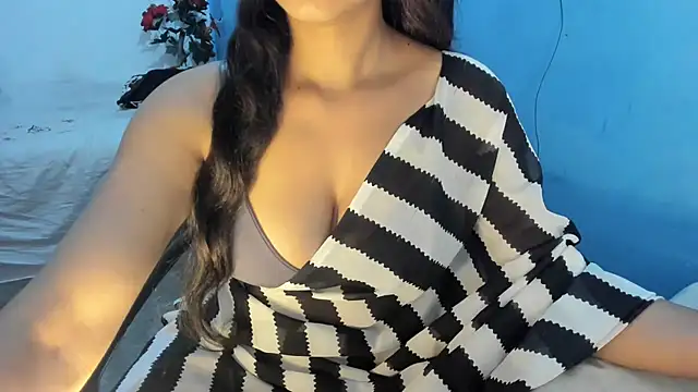 aarjulove online show from March 4, 2026, 3:31 pm