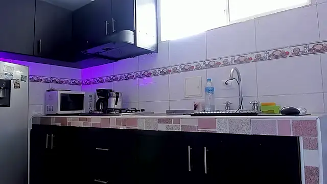 Snapshot of Emma-evans chatting on October 31, 2025, 2:46 pm Emma-evans online show from October 31, 2025, 2:46 pm