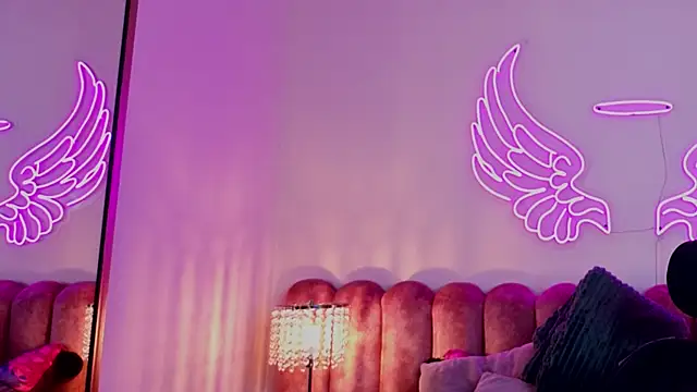  scarletmoore online show from September 20, 2025, 9:36 am