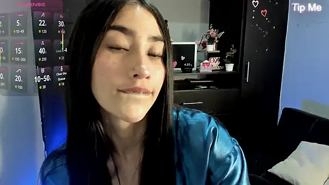 Snapshot of Emilytafur chatting on June 22, 2026, 11:35 pm Emilytafur online show from June 22, 2026, 11:35 pm
