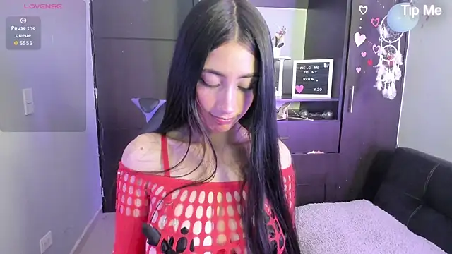 Emilytafur online show from October 9, 2025, 8:20 pm