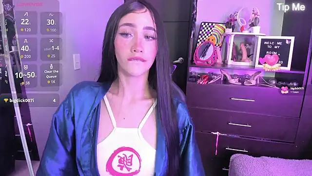 Emilytafur online show from October 10, 2025, 8:09 pm