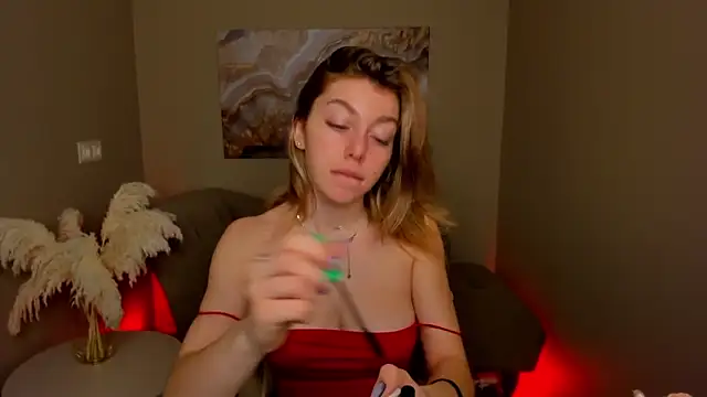 MollyMeltorr online show from October 7, 2025, 6:14 am