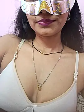 Nandinip2706 online show from May 24, 2026, 9:53 am