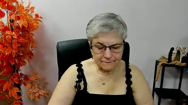 IrisDream online show from October 15, 2025, 6:33 am