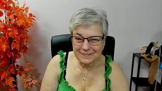 IrisDream online show from October 17, 2025, 6:50 am