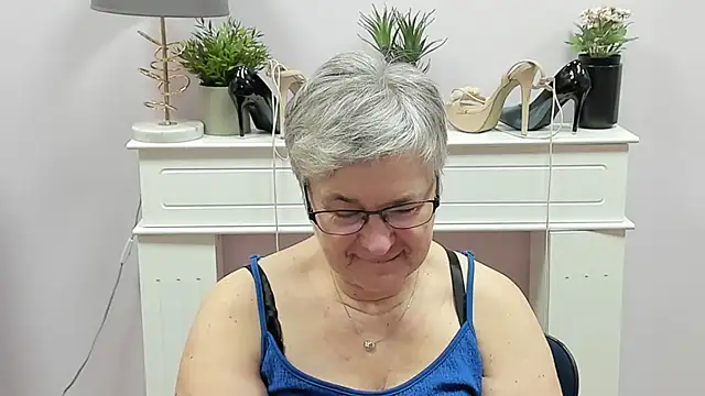 IrisDream online show from December 18, 2025, 7:24 am